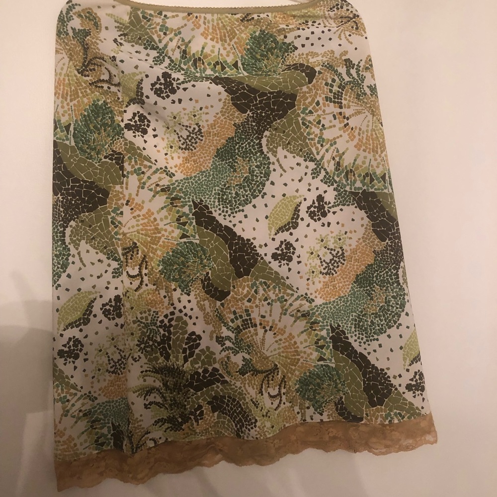 Medium skirt with green colors
